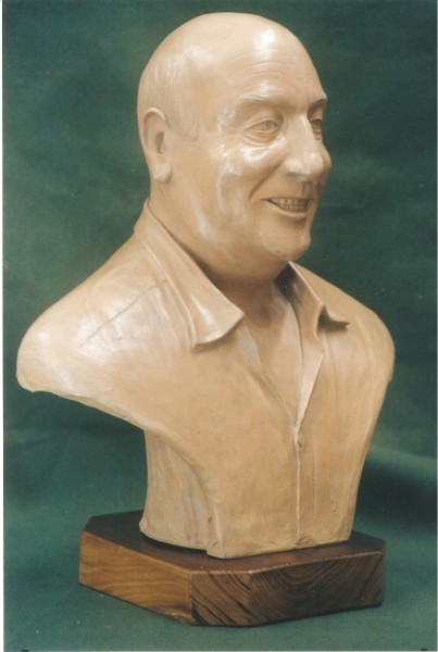 busto commerativo in terracotta patinata